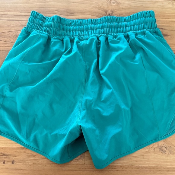 lululemon athletica hotty hot cascadia green 4” Athletic Shorts - Picture 3 of 3